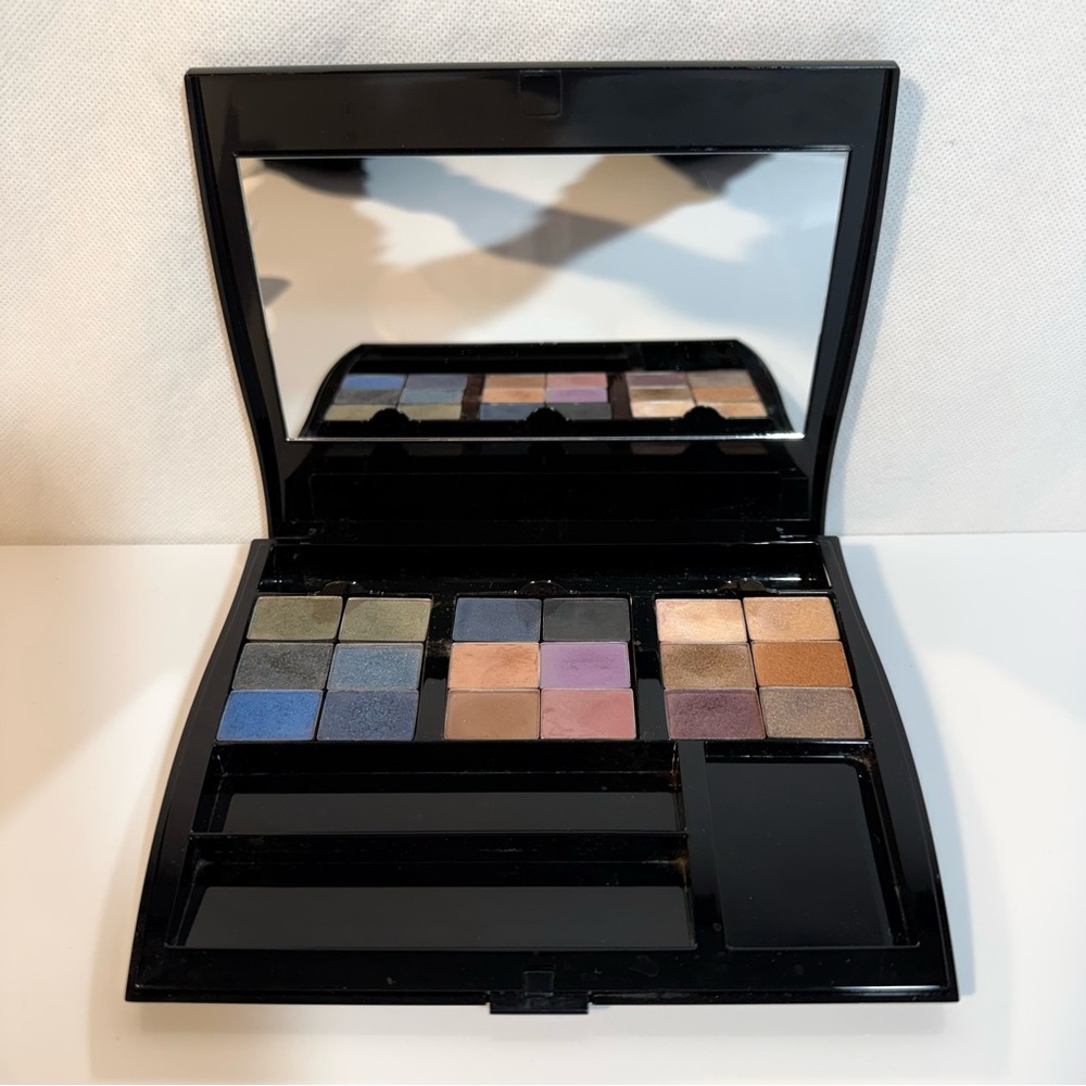 Mary Kay Vibrant Eyeshadow Palette with Blue, Brown, and Gold
